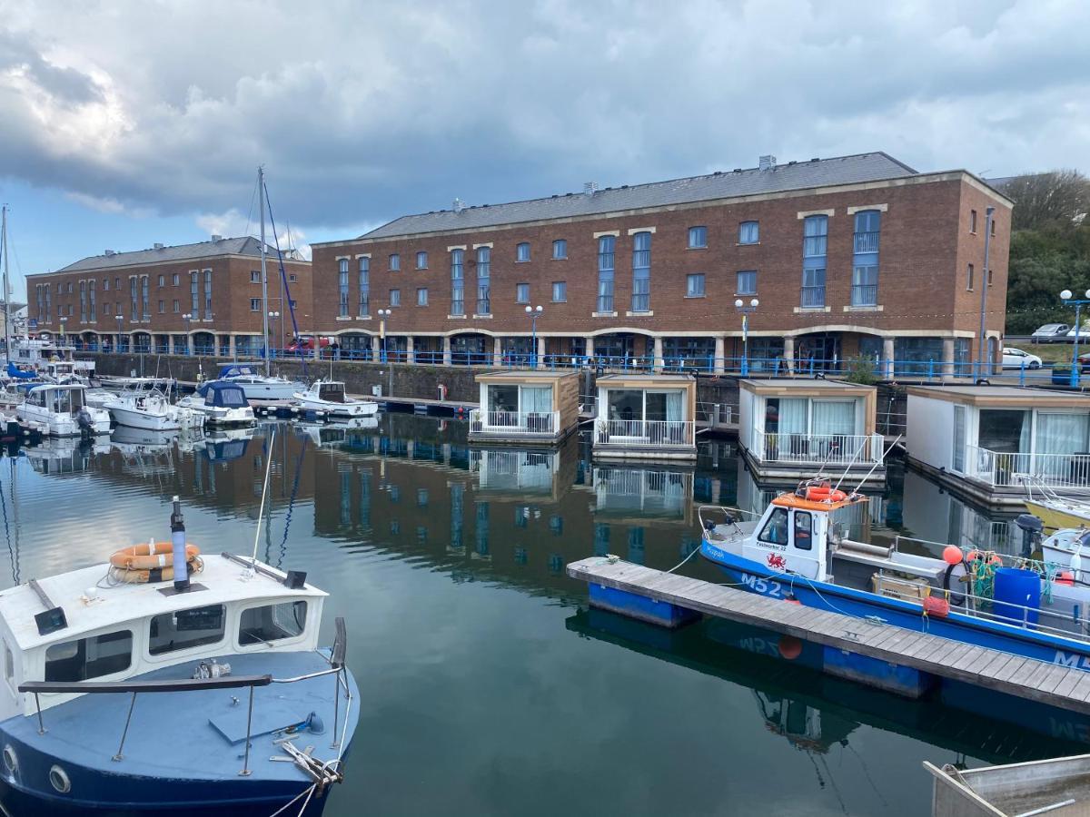 The Old Blue Shop Apartamento Milford Haven Exterior foto